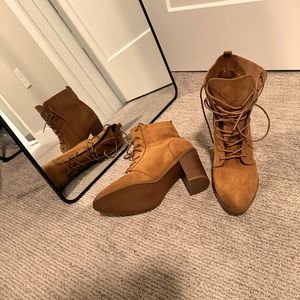 NWOT brown block heels boots